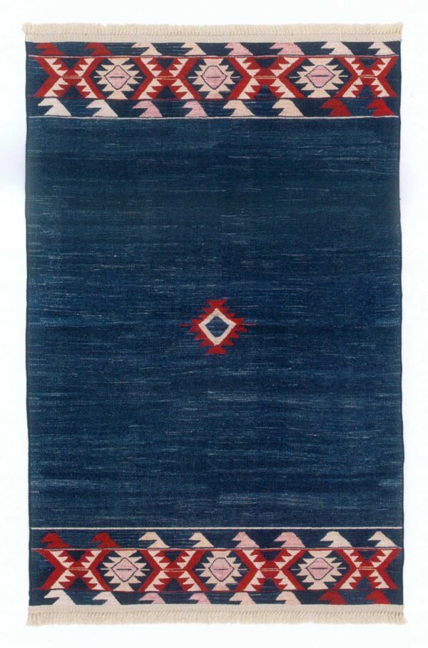 Grand tapis bleu