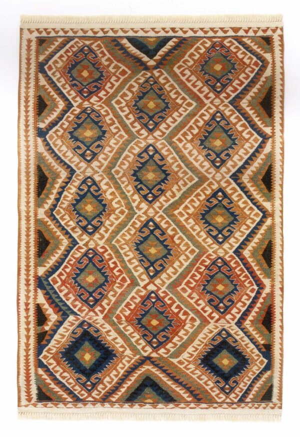 Tapis ethnique multicolore avec motifs tribaux