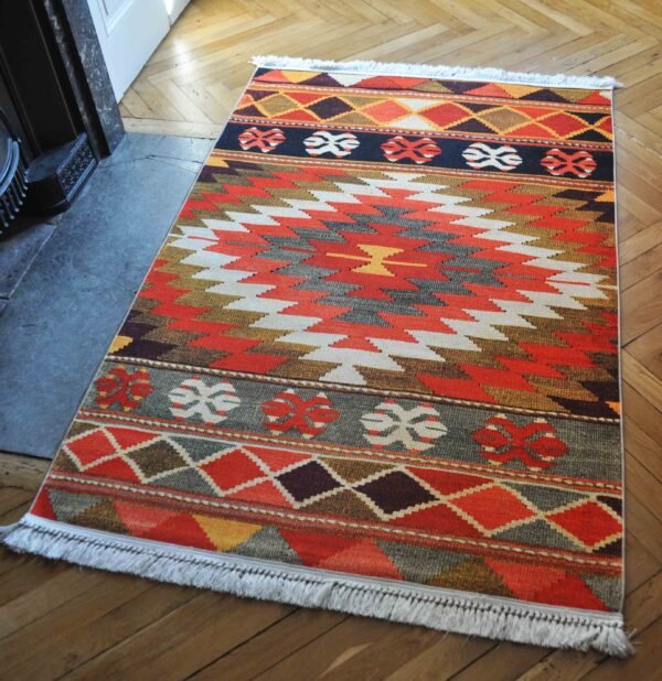 Tapis type kilim boheme multicolore avec motifs aztec